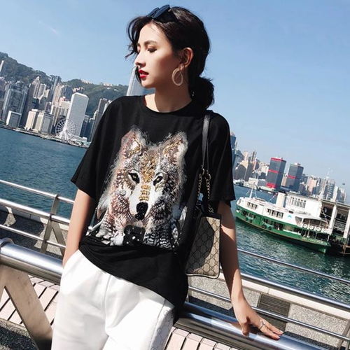 宽松印花t恤,玩转街头潮女范