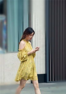 路人街拍,可爱性感的小姐姐,简约而不简单,散发性感的韵味