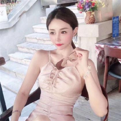 女生头像禁欲高冷铅笔裤