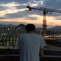 男生高冷背影头像你我之间本无缘分一切全靠我在死撑