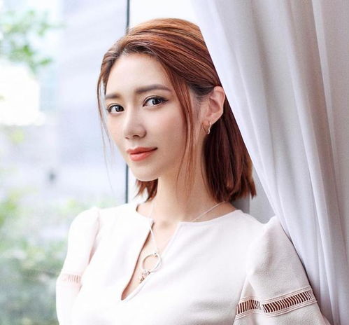 一波三折女星宣布婚事再延期,提前晒婚纱照止痒,被赞仙气十足
