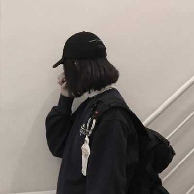 头像女侧面高冷戴帽子
