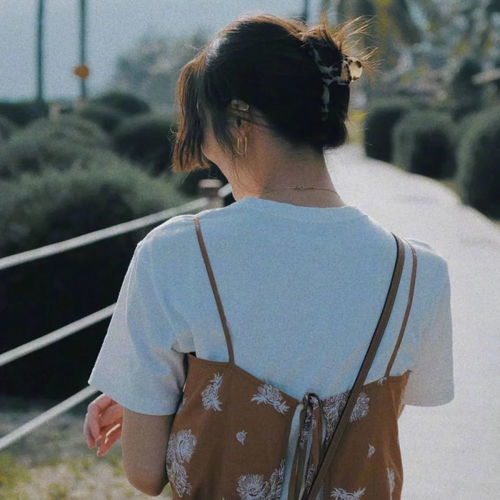 刘雯头像杂乱的生活里带点笑意