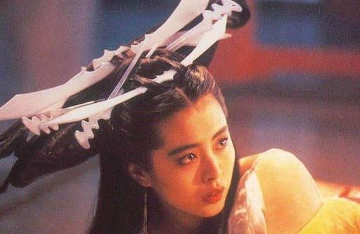王祖贤有多美韩国主持人被她颜值美到,现场捏胳膊才敢信是真人