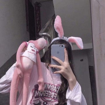拿手机遮住脸qq女头像