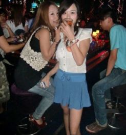 惊呆了大学生吧女自曝为多挣钱与客户上床