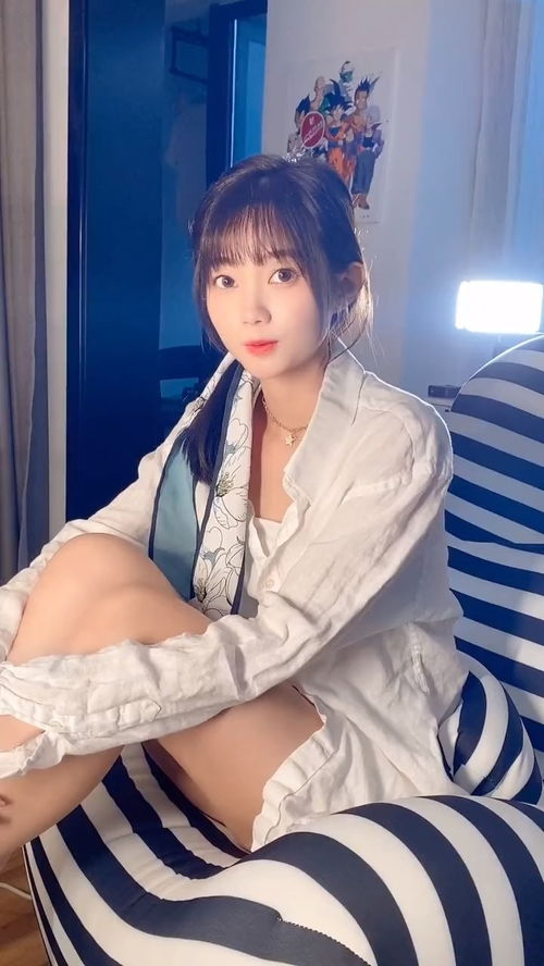 只有月亮知道我喜欢你美女纯御