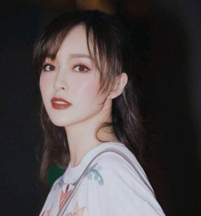 唐嫣新品牌代言引热议,被嘲捡漏咖,粉丝斥其工作室清醒点