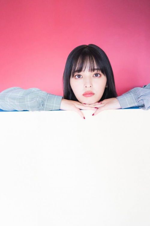 日本气质美女矢作穂香,精致长相仿佛真人洋娃娃,甜美笑容超迷人