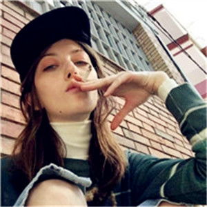 寂寞抽烟的女生头像伤感孤独单身女人