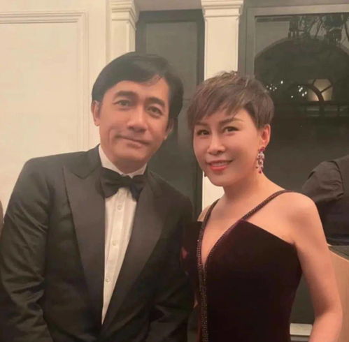 56岁刘嘉玲大搞生日宴,上海名媛盛装出席,梁朝伟合影一脸无奈