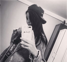 qq头像女生背影带帽子清晰