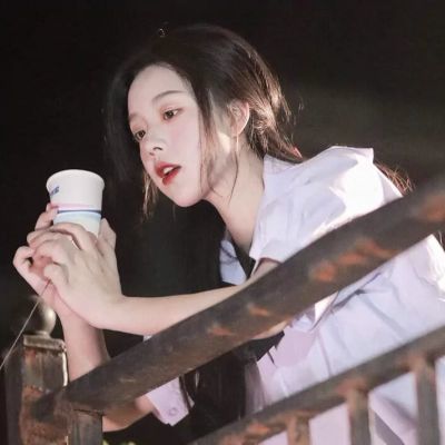 适合深夜发qq空间的置顶说说,句句走心,发圈访客量爆棚