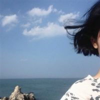 背影忧伤的海边意境头像真正的孤独者不言孤独