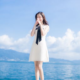 夏天搭配清凉的连衣裙,显白减龄,彰显女性优雅气质