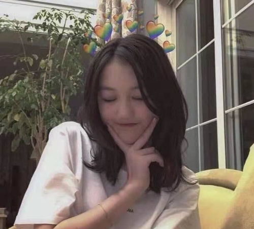 王菲女儿李嫣晒近照,乌发红唇表情酷拽神似亲妈年纪虽小气场强大