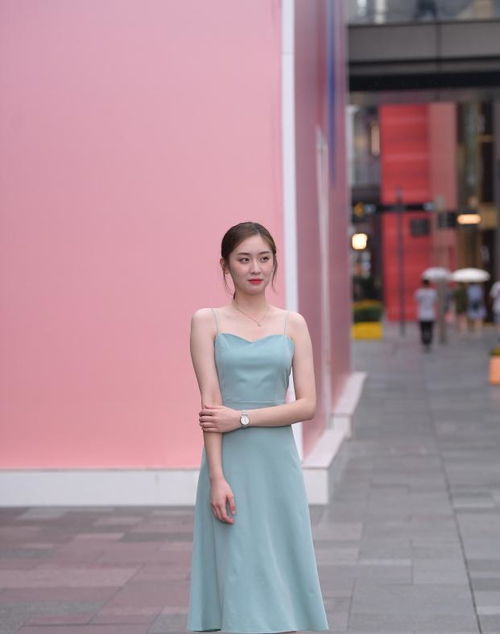 秋季仙女风穿搭,选择吊带连衣裙,既清新又有女人味