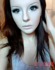 乌克兰女孩迷恋动漫变真人娃娃
