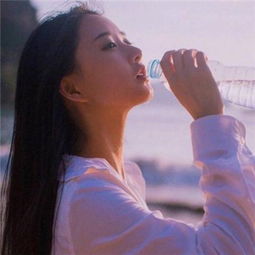 2018最火微信头像女霸气高冷青衫不拭妆下泪临雨桃花倾心醉