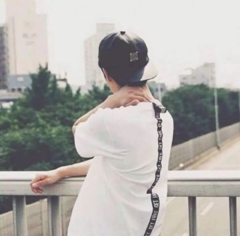 戴帽子的女生头像真人夏恺宁