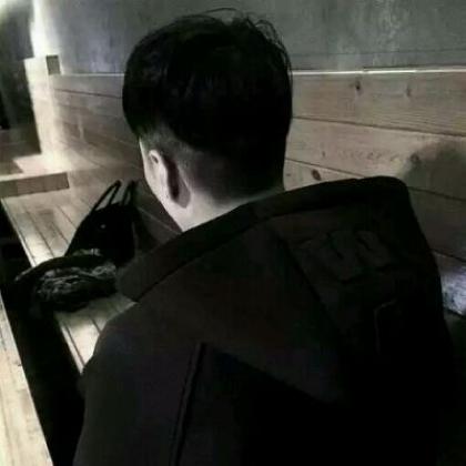 qq男生黑白头像帅气冷酷,全部是侧面的面无表情的男人
