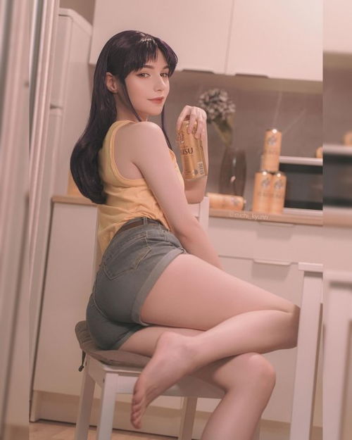 俄妹cos海贼王泳装罗宾纤腰美臀一览无余