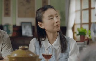 人到中年的董洁还扮嫩,演18岁高中生,网友比片里的姑妈更老气