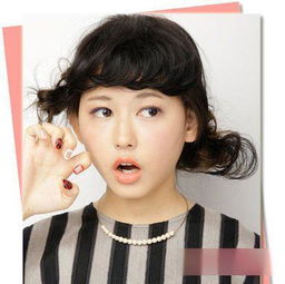 8款适合小卷发型的扎头发方法