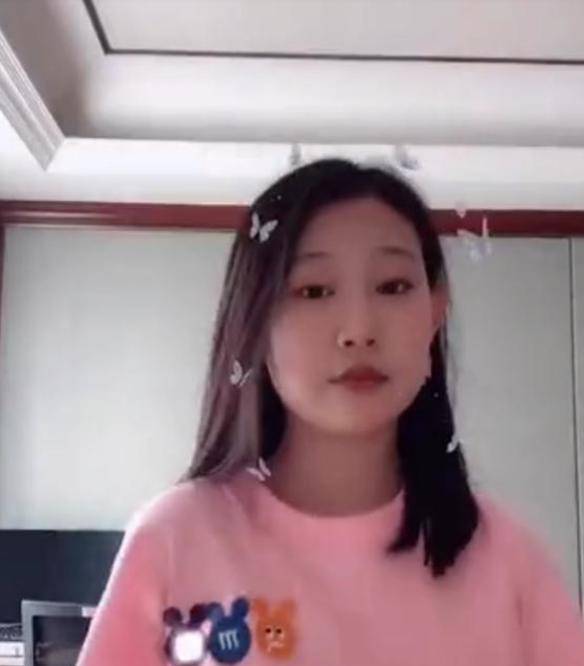 曾因长相丑被吐槽的小沈阳女儿,15岁就有女神气,有当女星潜质