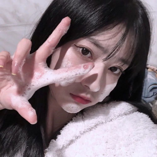 女生头像聊天列表就像泳池