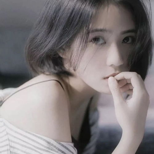 迷茫目光伤感女生头像图片扣扣居