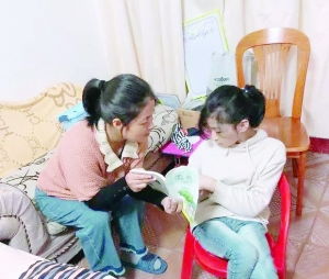 脑瘫女孩渴望读书学校老师坚持3年送教上门