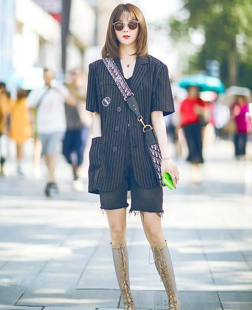 美女穿白色的高腰束腰半裙,打造出气质感