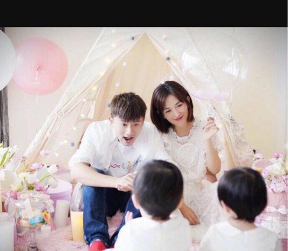 章子怡谢娜海边共舞,白皙长腿如少女,爱情让她们变美变年轻
