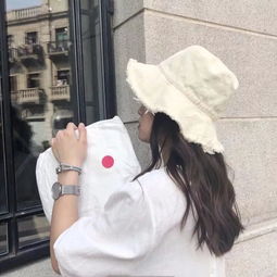 头像也曾短暂地迷信过爱,到头来还是最想发财