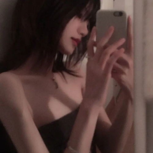 太绝了趴欲且纯的女生头像