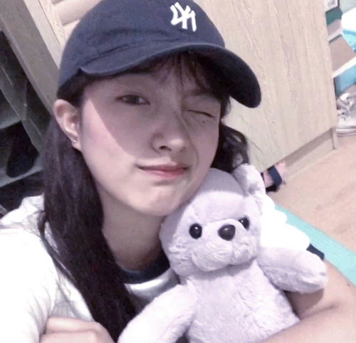 女1.