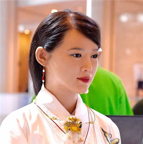 中国18岁美女机器人诞生,外形靓丽似真人,性能不输日本机器人