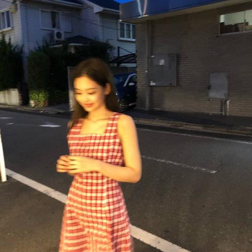 jennie作为南韩时尚标杆,她的整体穿搭有那么好借鉴吗