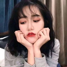 女生温暖小清新的高级感妆容头像