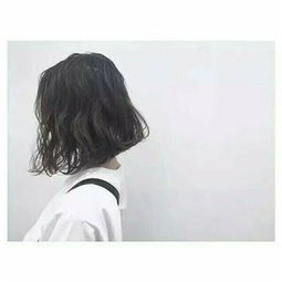 女生唯美意境白边背影头像2018拿一辈子去赌却输的一踏糊涂