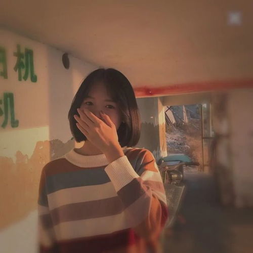 头像利落短发女生头像