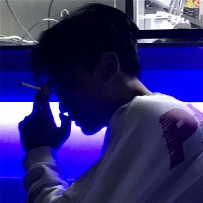 超拽有范伤感头像男生侧面的,只是伤心的表情不是太好了