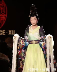 39岁李玉刚在巴黎时装周火了老外太美了,怎么是男的