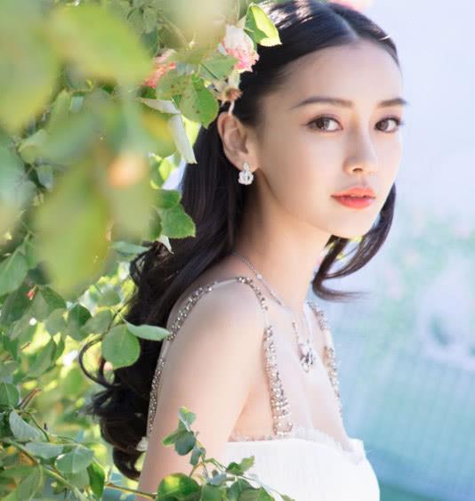 杨颖为何会被质疑整容看她整容般化妆就明白,给化妆师点赞
