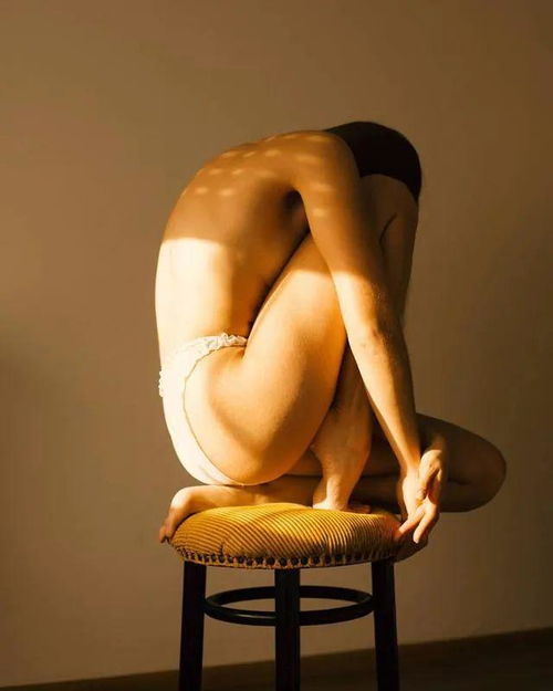 瑞士美女摄影师科夫蒂尼自拍人体私房照,绝美的光影艺术