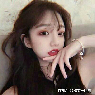 幽默笑话晚上梦到我在啃猪蹄,啃得正嗨时,突然感觉脸上一疼