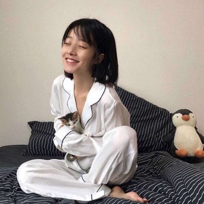 抱猫女头像,抱猫咪的仙气女生头像3