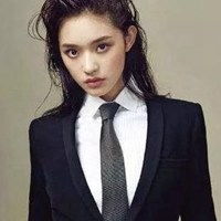 成熟西装女士头像图片
