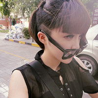 戴墨镜的女生头像